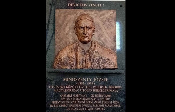 Mindszenty-emléktáblát áldottak meg a gartai Szent Sebestyén-templomban