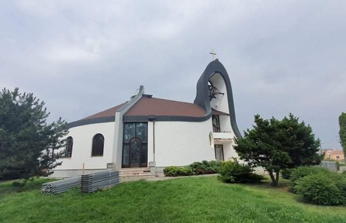 Befejeződött a házhelyi Sarlós Boldogasszony-templom külső felújítása