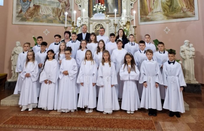 A Térségi Iskola harmadik osztályosai először fogadták szívükbe Jézust