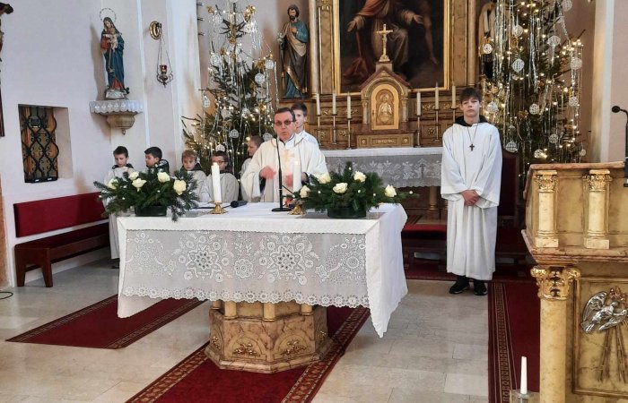 Hálaadás Szent Család ünnepén és Újévi szentmise Vitnyéden