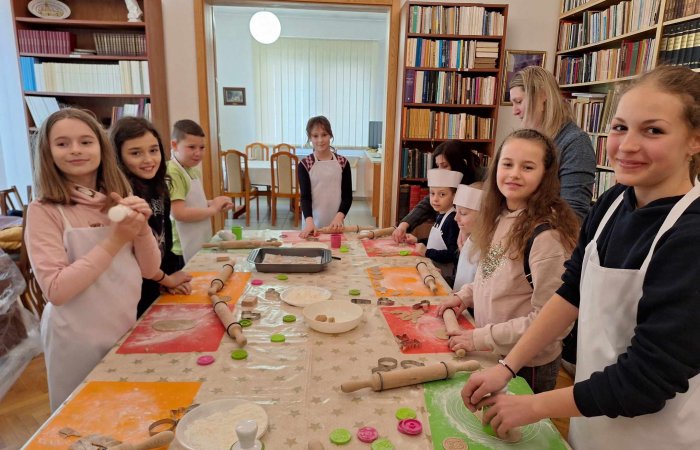 Kekszes és mézeskalácsos húsvéti játszóház a kapuvári plébánián - 2024.