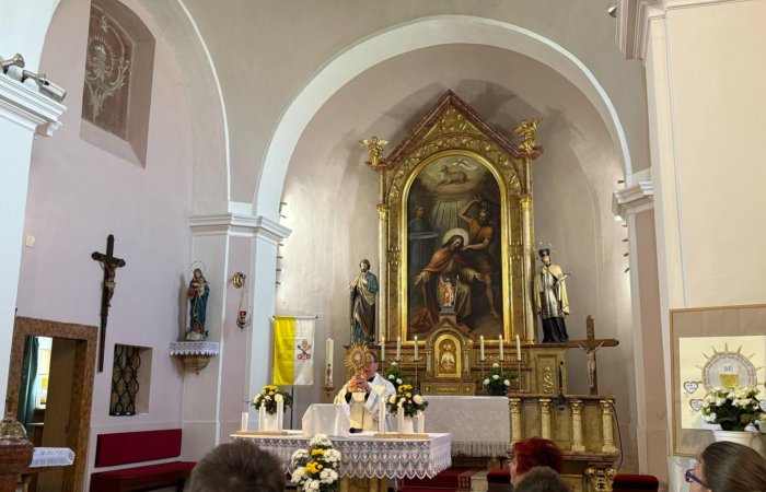 Együtt Krisztus jelenlétében – szentségimádás Vitnyéden