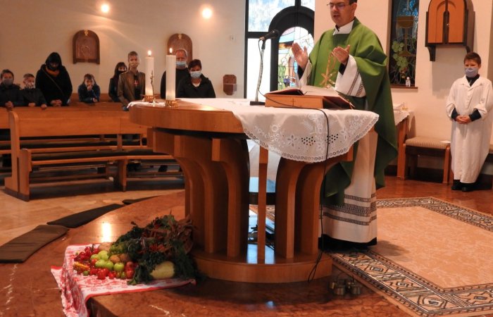 Hálát adtak a jó termésért és káplánjukat búcsúztatták