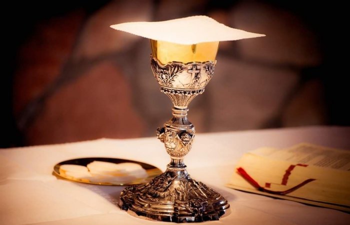 HITOKTATÁS: ELSŐÁLDOZÁS ÉS BÉRMÁLKOZÁS