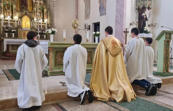 Szentségimádás Gartán