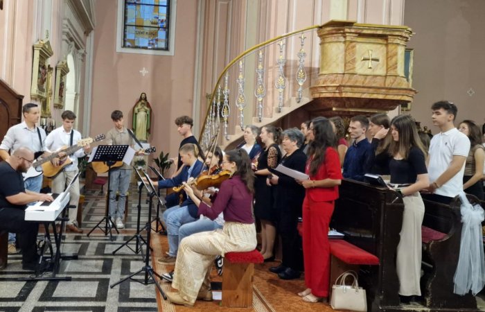 Új hangszerrel gazdagodott a Kapuvári Szent Anna Plébánia