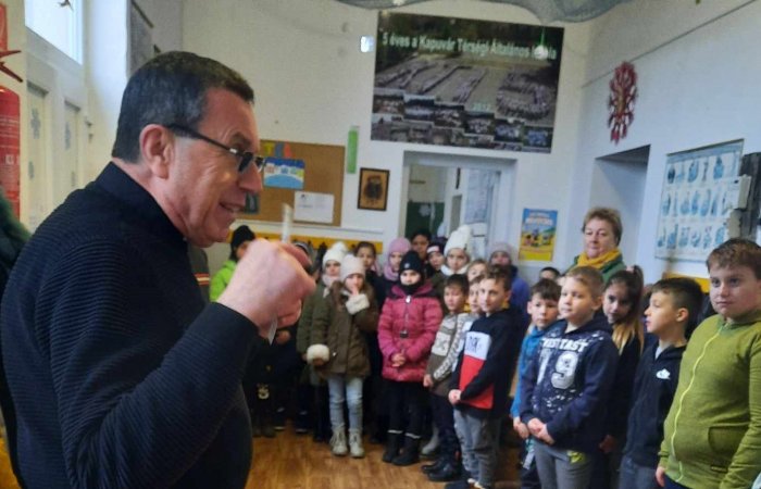 Vitnyédi iskola megáldása