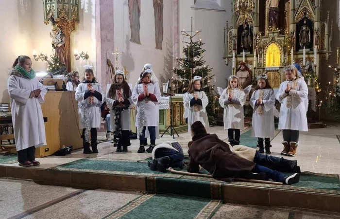 Pásztorjáték: advent 4. vasárnapjának előestjén, a gartai templomban